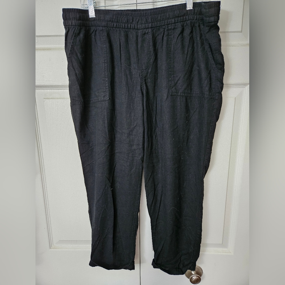 Old Navy Women's Black Capri Pants